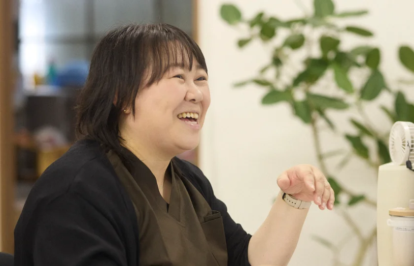 笑顔で話すふるねすのスタッフ
